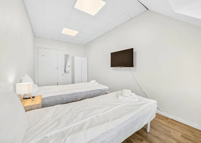 Angaar - Airport Hostal