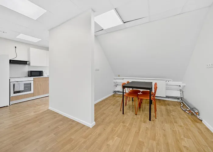 Angaar - Airport Hostal Tallin