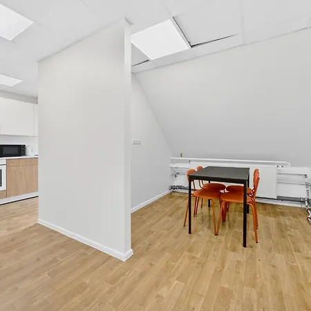 Angaar - Airport Ostello Reval